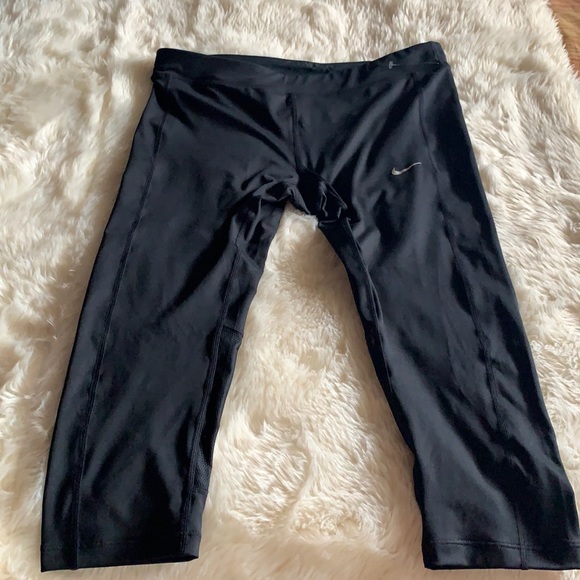 Nike Pants - Nike Essential Capri women’s large fitted black